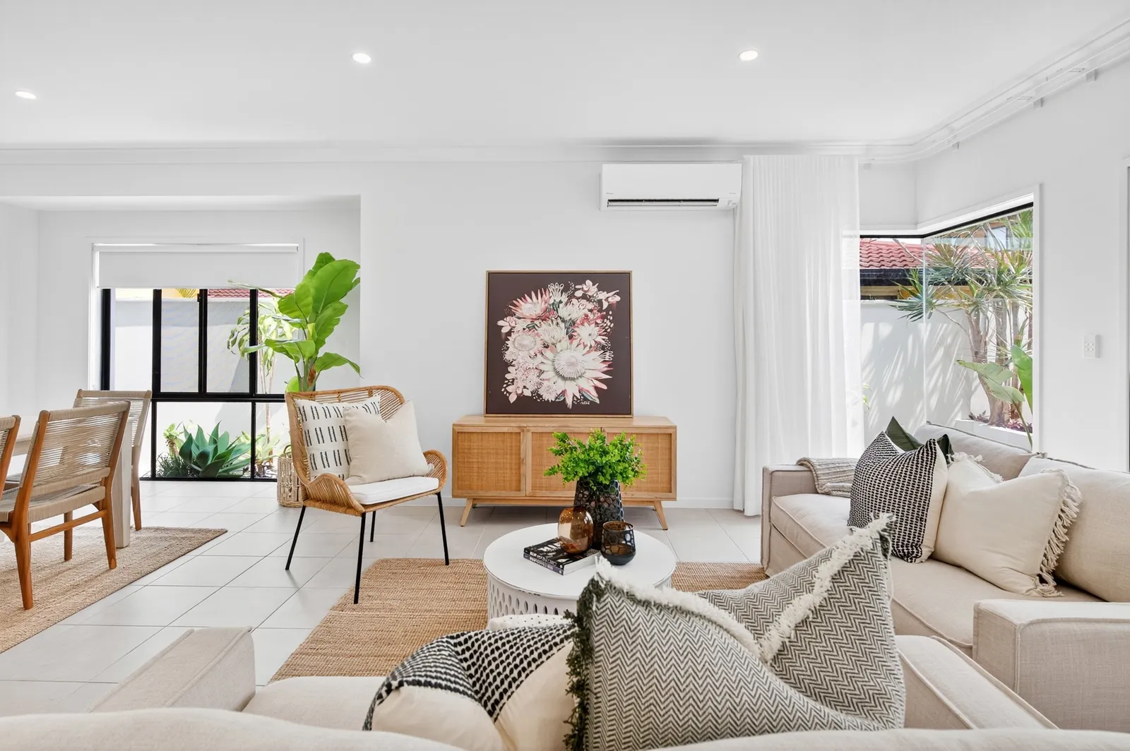 Surfers Paradise Home — short-term rental property in Surfers Paradise. Landlord permission secured.