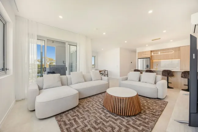 Bundall Lux — short-term rental property in Bundall. Landlord permission secured.